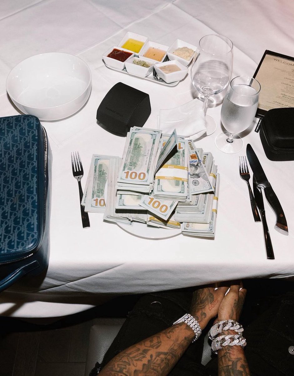 East’on (@eastonmargiella) on Twitter photo 