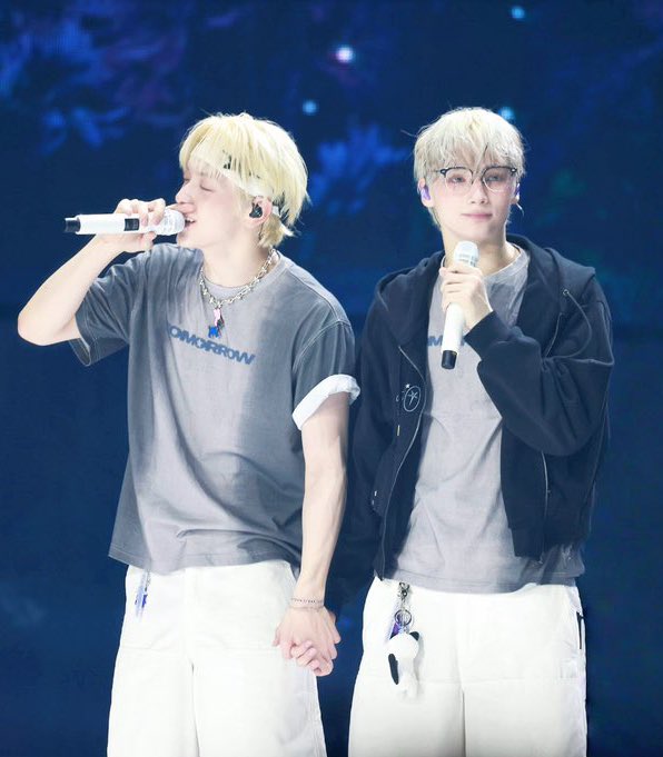 hourlygums's tweet image. i'm sobbing