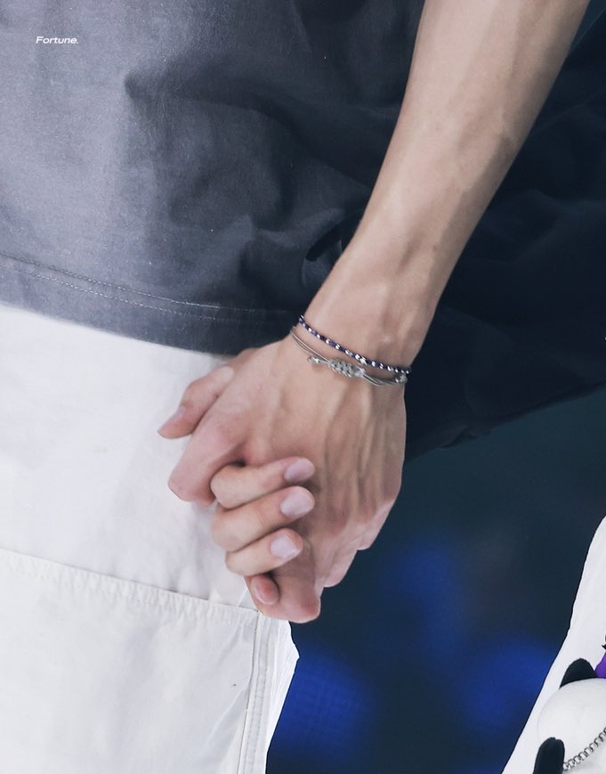 hourlygums's tweet image. i'm sobbing