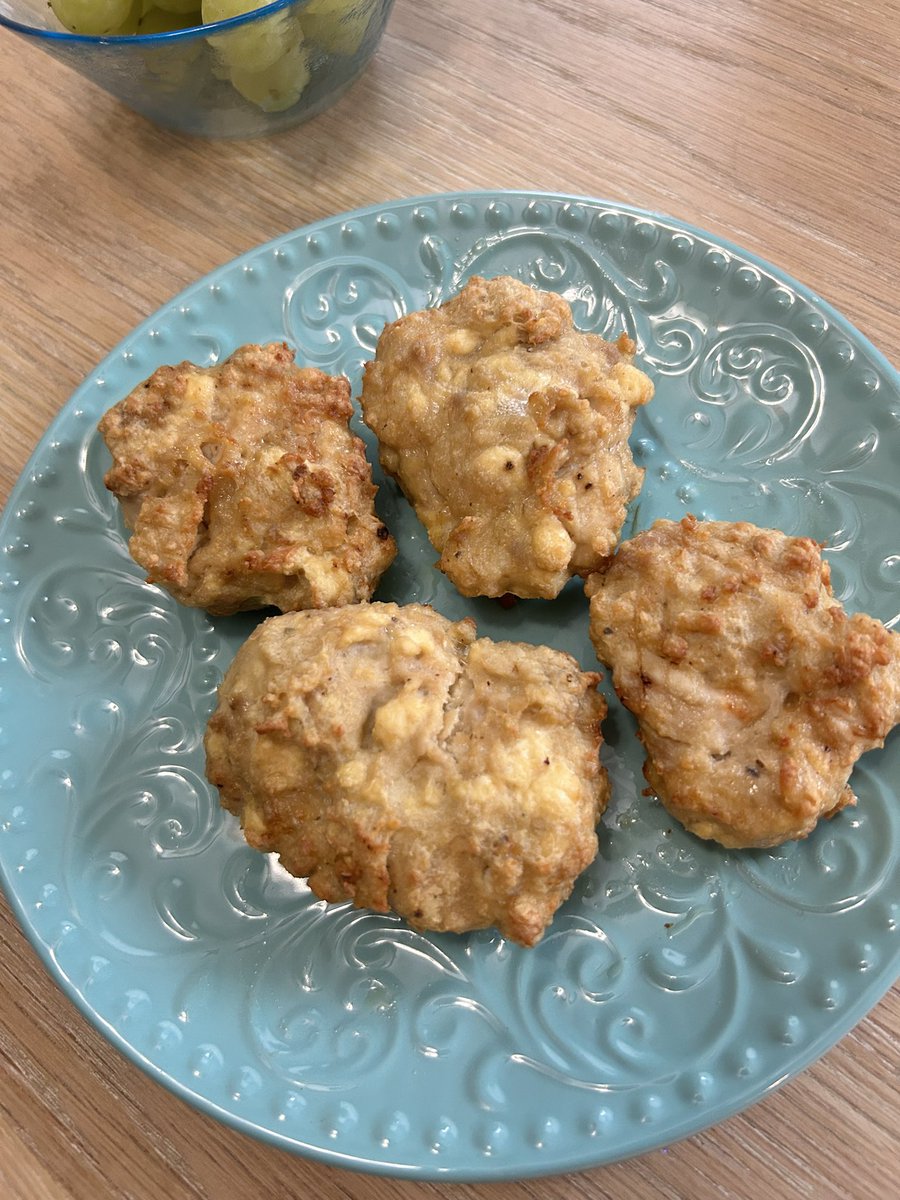 I made chicken nuggets from scratch, like grounding chicken first, today so I deserve ice cream😂 今日は鶏肉をミンチにするところからチキンナゲットを作ったので、私、偉すぎる🏆