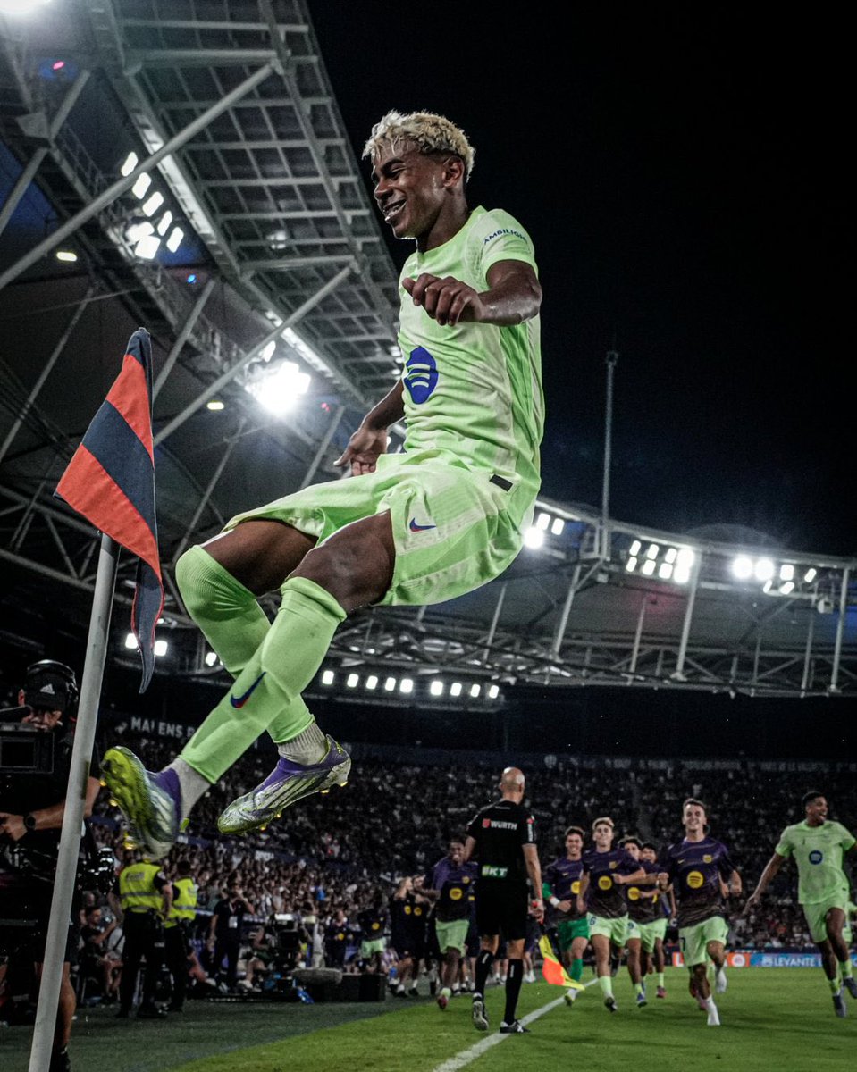 Lamine Yamal completed the most dribbles (8) and won the most