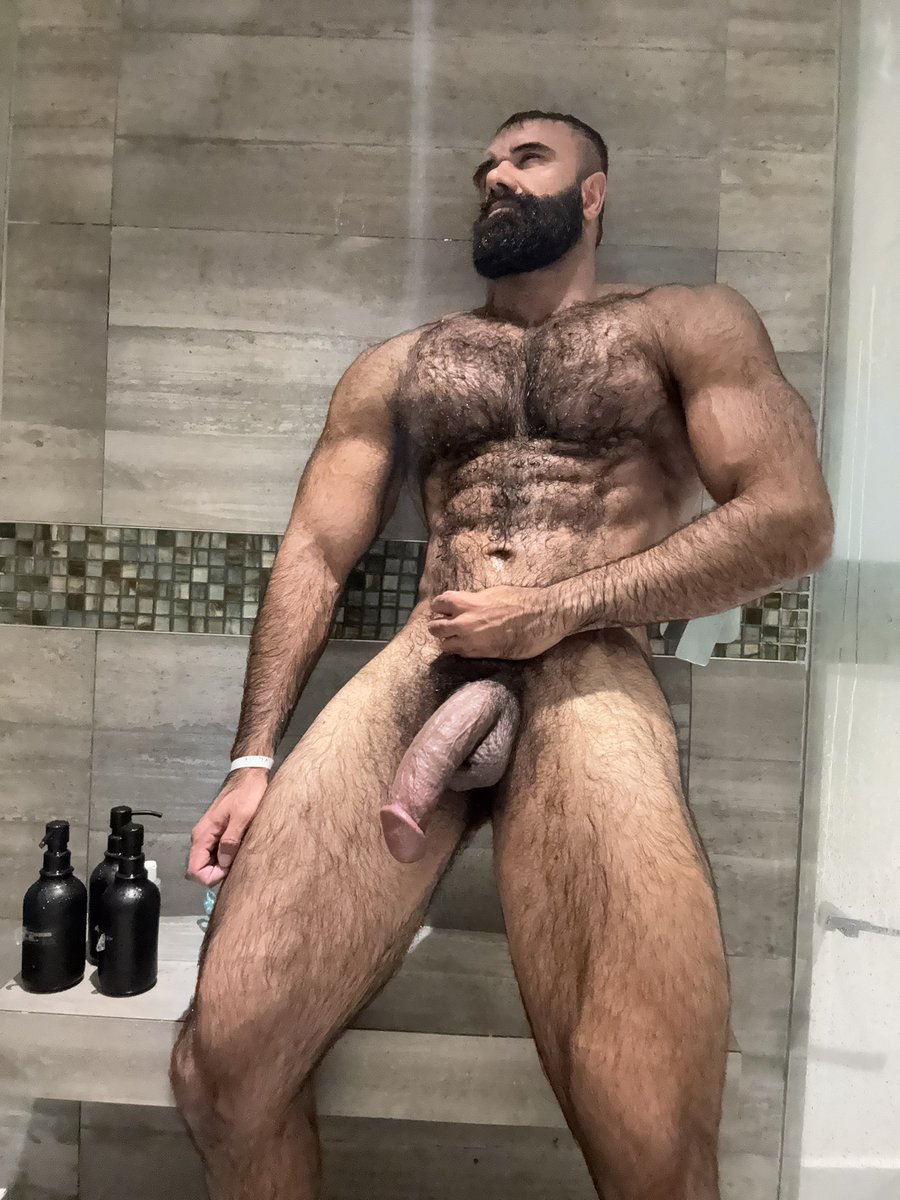 AlphaTopWolf22's tweet photo. Save water. Hop in 🚿 https://t.co/omneNNsPGc