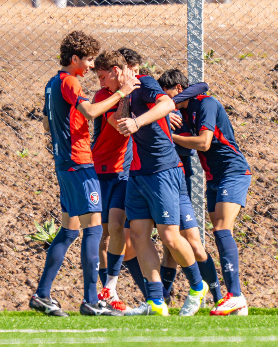 🚌 𝗗𝗲𝘀𝗱𝗲 𝗹𝗮 𝗰𝗮𝗽𝗶𝘁𝗮𝗹 𝗵𝗮𝘀𝘁𝗮 𝗲𝗹 𝗹𝗶𝘁𝗼𝗿𝗮𝗹 🇺🇾

Nuestras formativas cierran un gran fin de semana frente a Salto FC por @juvenilesauf  A 💪

🔴🔵
#ClubFormador #AlbionFC
