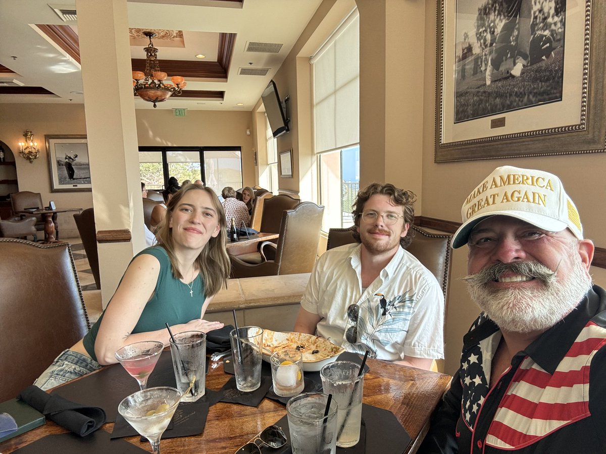 plramirez's tweet photo. The burgers are delicious! #TrumpNational https://t.co/ZJg778ltoJ
