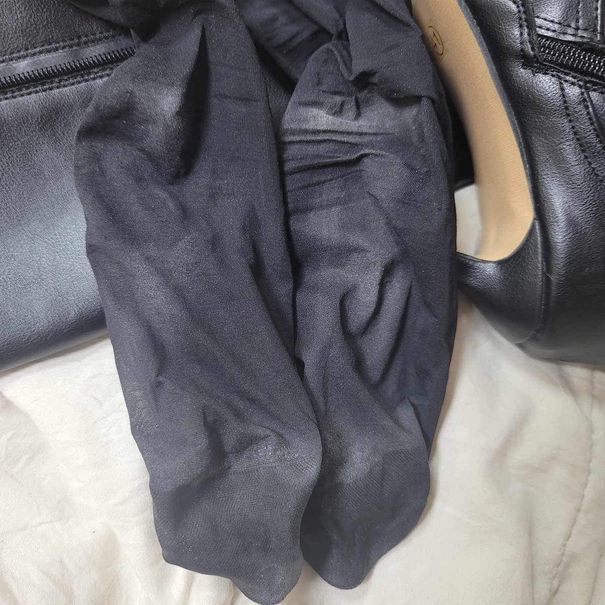 ㅋㅋㅋㅋㅋ 부츠신을때만 신는 스타킹인데 개 굳었어 ♡