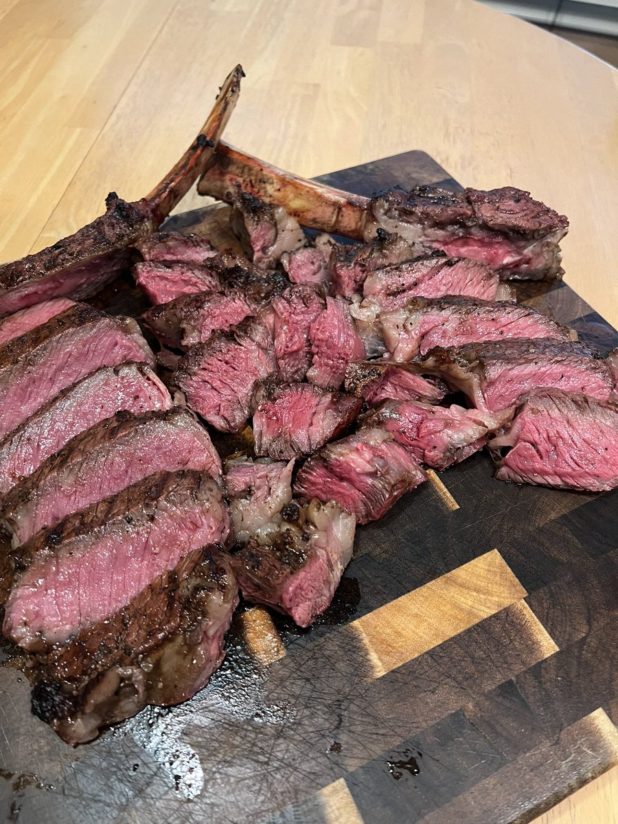 nerdclusterstan's tweet image. The world must see the steaks I just made🫣