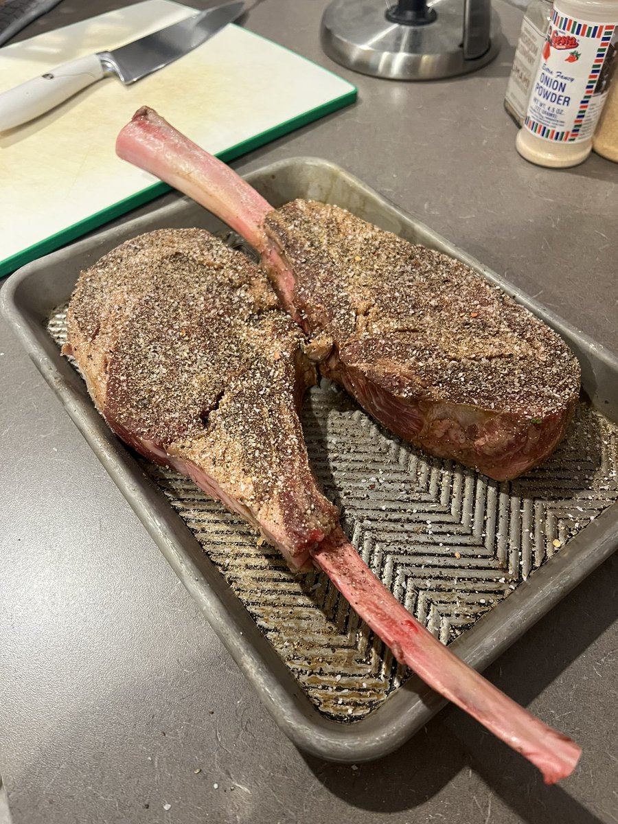 nerdclusterstan's tweet image. The world must see the steaks I just made🫣