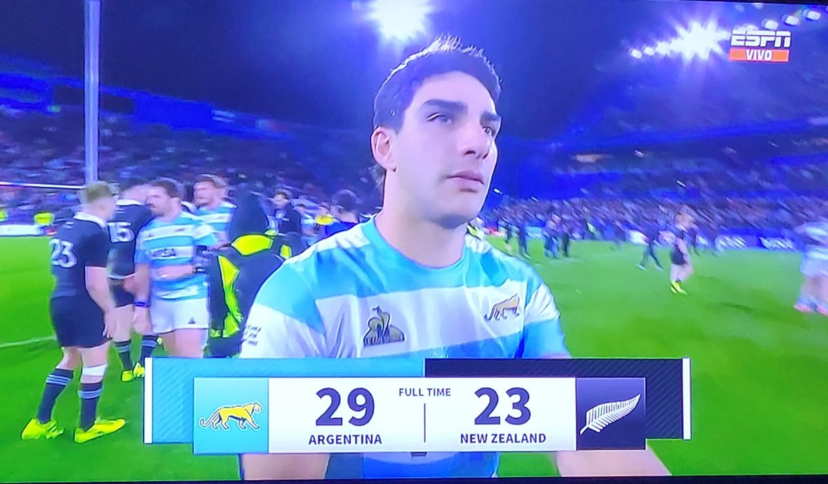 Lo hicieron!!!
#LosPumas 29 #AllBlacks 23
Triunfazo argentino.
Matera,  Chocobares, Carreras partido impecable!!