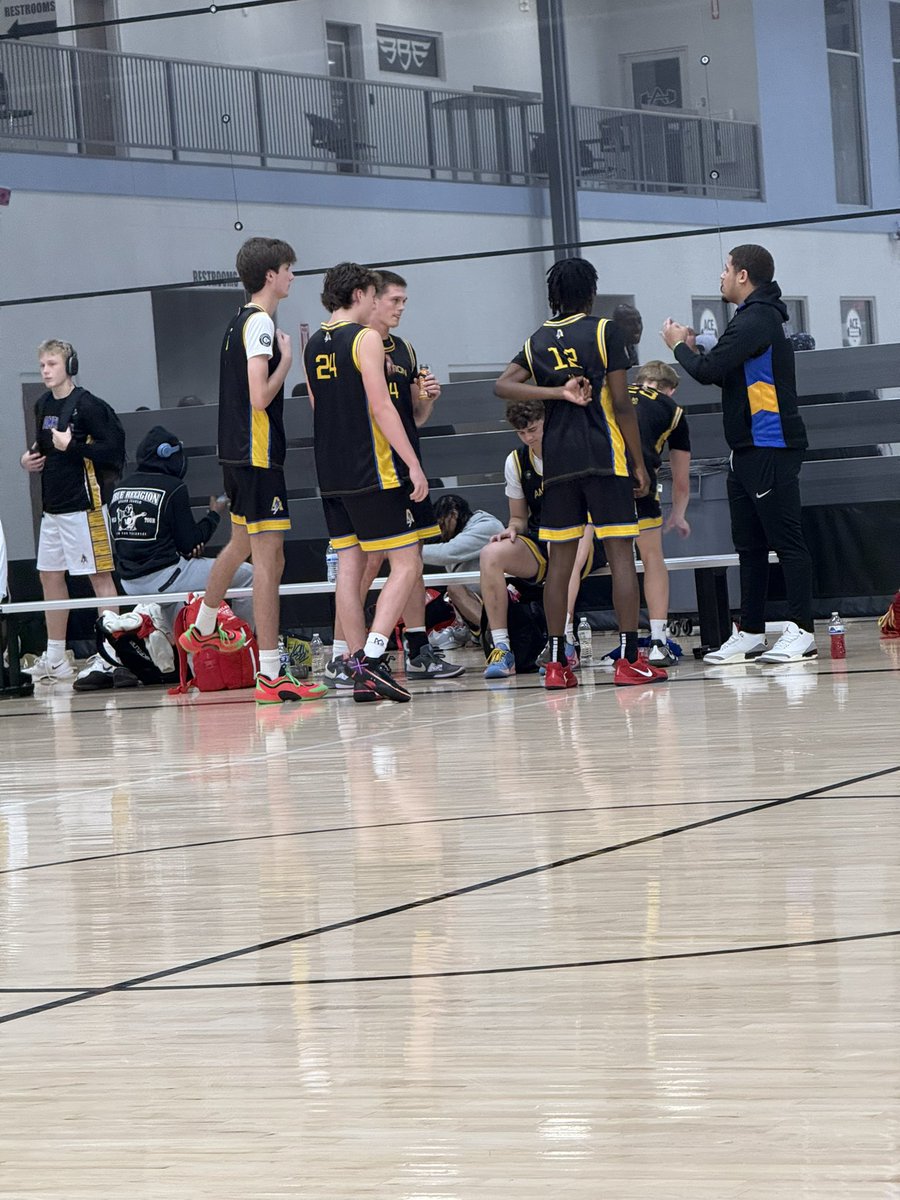 📣 Coach Announcement 📣

We’re excited to welcome back Coach Tre as the Head Coach of our 16U team!

An Ambition Alum, former player, and now coach with 7 years of experience, Tre brings a high basketball IQ and the perfect leadership to guide our 16U group.

Coach Tre is also