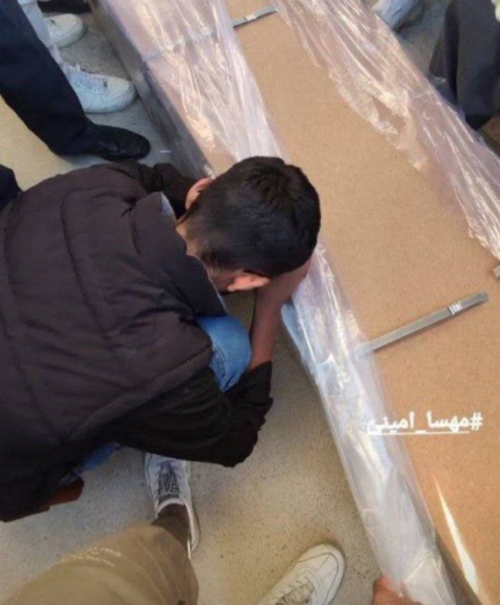 ”خواهرمو نبرید، ما اینجا غریبیم...“

#مهسا_امینی