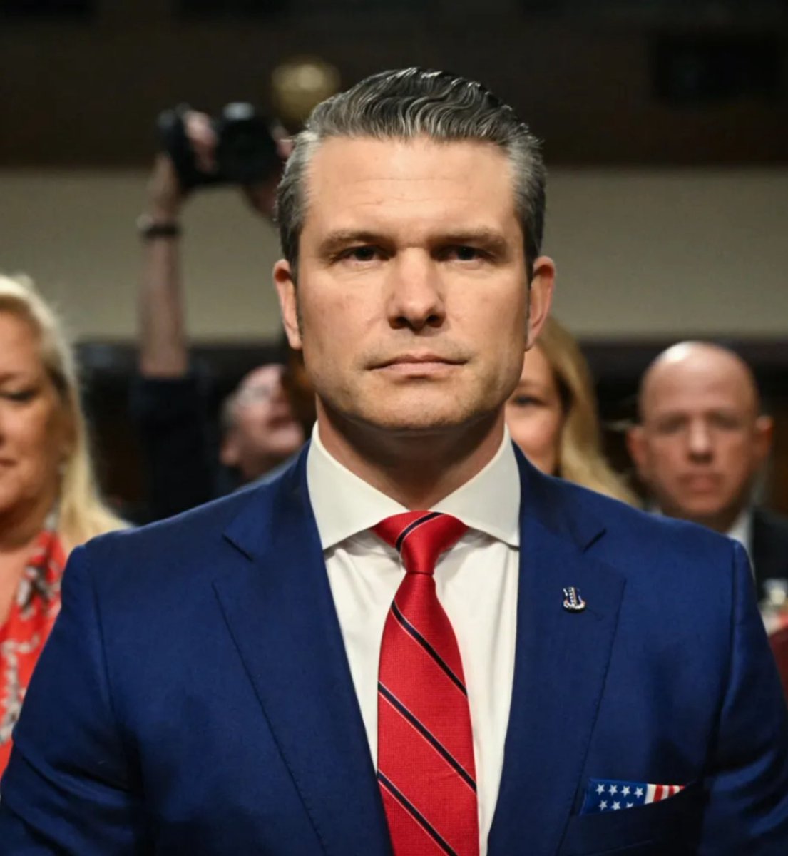 🚨Update: War Secretary Hegseth cleaning house at the Pentagon!! 

He has now fired - 

🔺Chairman of the Joint Chiefs of Staff
🔺Chief of Naval Operations
🔺Coast Guard Commandant
🔺Air Force Chief &amp; Vice Chief of Staff
🔺Chief of the Naval Reserve
🔺NAVSPECWARCOM Commander