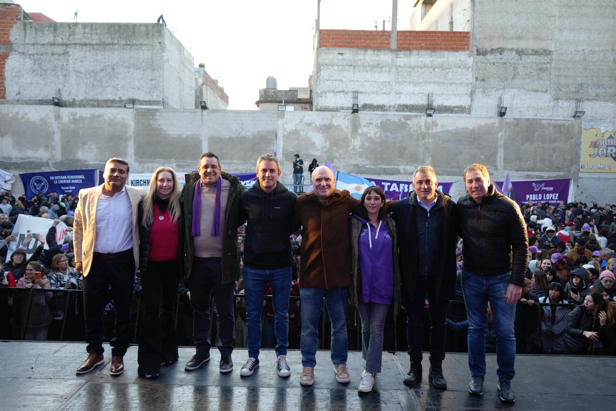 jlespert's tweet image. Junto a @KarinaMileiOk, @MenemMartin, @SPareja_, @diegosantilli, @bondarenko_maxi, @Prof_Ontiveros y @Leigianni en La Matanza, compartimos con los fiscales que van a defender y cuidar los votos de la libertad el 7 de septiembre. KIRCHNERISMO NUNCA MÁS 💪🏻🇦🇷 @JMilei…