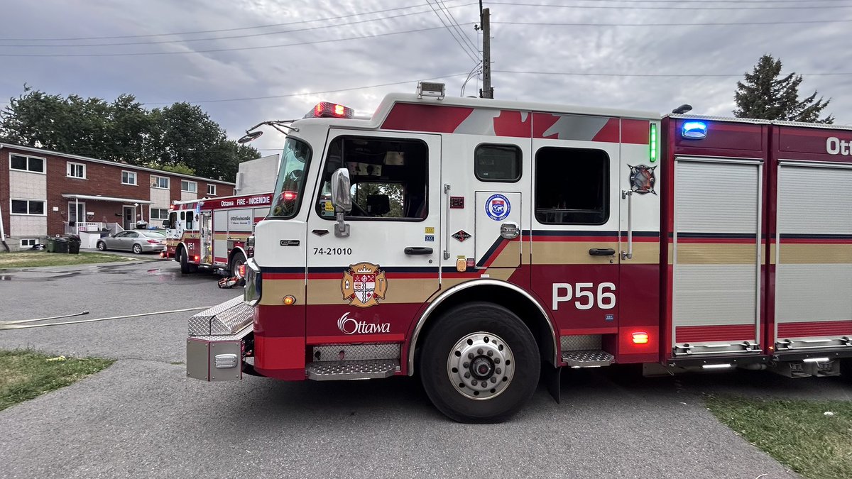 onscenephoto_'s tweet photo. WORKING FIRE: Ottawa Fire and emergency services are on scene of a working fire in the 900 block of Borthwick Ave near Cummings Ave 
- No injuries reported
- Small fire contained to the basement https://t.co/KUTd2kYPOU