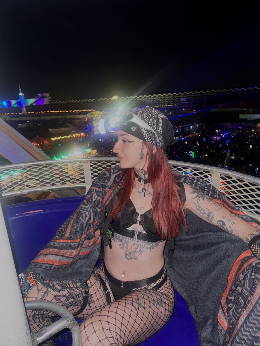 MisstressKarma's tweet photo. Me @ a music fest last week btw, say Thank you 🖤 https://t.co/PjHMiLyiWU