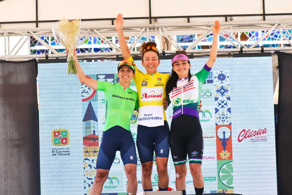 Mundo Ciclístico (@mundociclistico) on Twitter photo #ClásicaCarmendeViboral2025 | 🇨🇴🏆👩🦰🚴♀️🇨🇱 🥇🥈🥉 El podio final de la ‘Grande de Antioquia’ con 🥇Aranza Villalón 🥈 Diana Peñuela y 🥉Estefanía Herrera 🚴♀️🇨🇴🏆🚴♀️🇨🇱💪
#ClásicaCarmendeViboral #CiclismoFemenino <a href="/TmSistecredito/">Team Sistecredito</a> <a href="/eqmujeresant/">equipomujeresantioquia</a>
revistamundociclistico.com/2025/aranza-vi… #ClásicaCarmendeViboral2025 | 🇨🇴🏆👩🦰🚴♀️🇨🇱 🥇🥈🥉 El podio final de la ‘Grande de Antioquia’ con 🥇Aranza Villalón 🥈 Diana Peñuela y 🥉Estefanía Herrera 🚴♀️🇨🇴🏆🚴♀️🇨🇱💪
#ClásicaCarmendeViboral #CiclismoFemenino <a href="/TmSistecredito/">Team Sistecredito</a> <a href="/eqmujeresant/">equipomujeresantioquia</a>
revistamundociclistico.com/2025/aranza-vi…