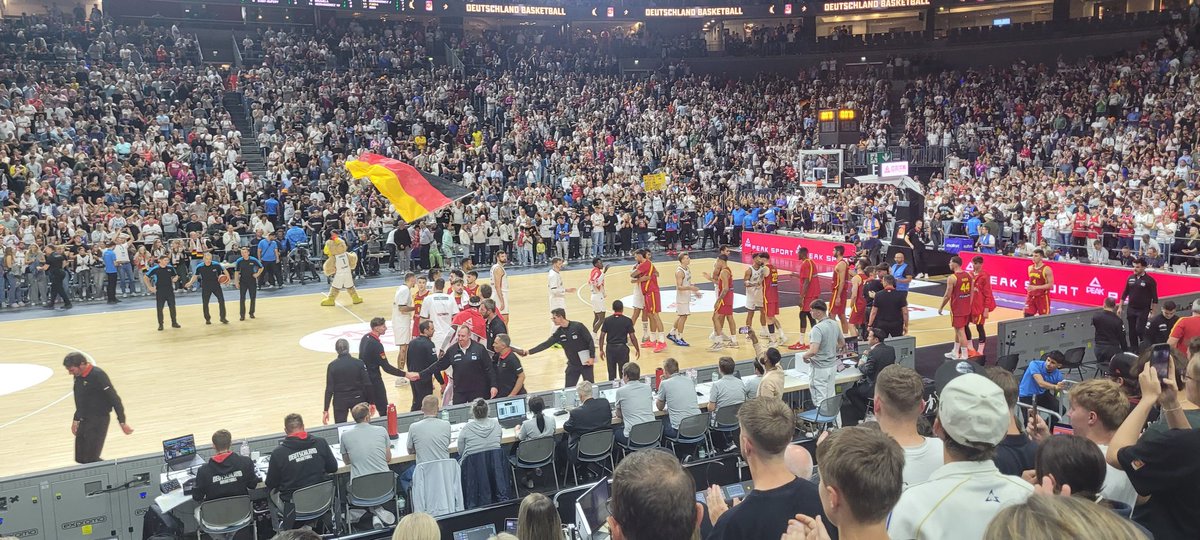 always nice to watch <a href="/DBB_Basketball/">Dt. Basketball Bund</a> play in cologne! awesome seats as well! 🤩