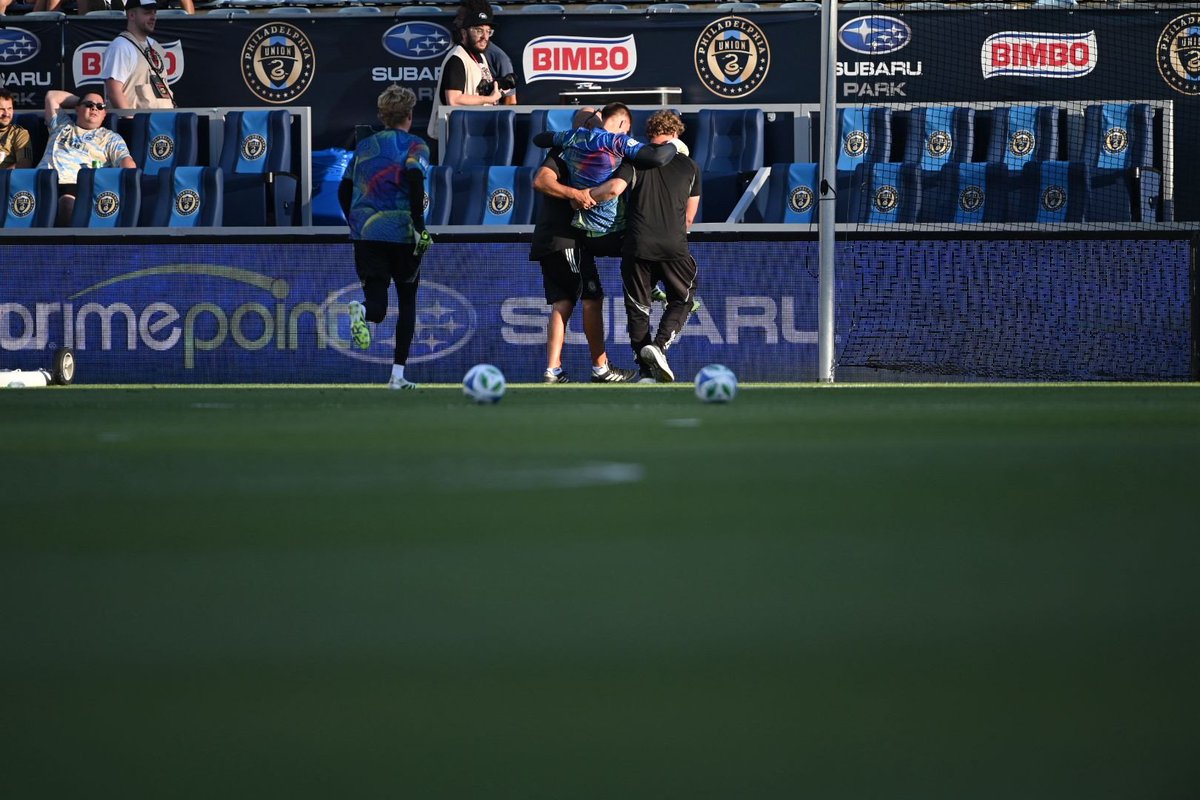 Terrible news out of Subaru Park: Pierce Holbrook, making his first appearance in the matchday squad, was helped off the field with an injury pregame. Hoping for the best for the young GK : 😟🙏
📸 Jack Verdeur