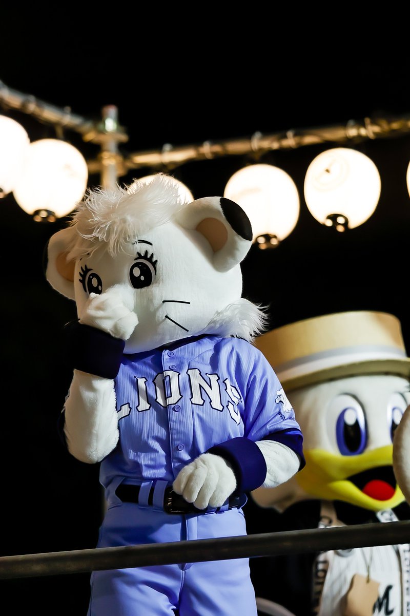 途中参加だったので撮れてないですがレオに抱きつかれた後鼻をつまむライナちゃん  お兄さん獣臭がすごかったみたい笑
#ライナかわいい