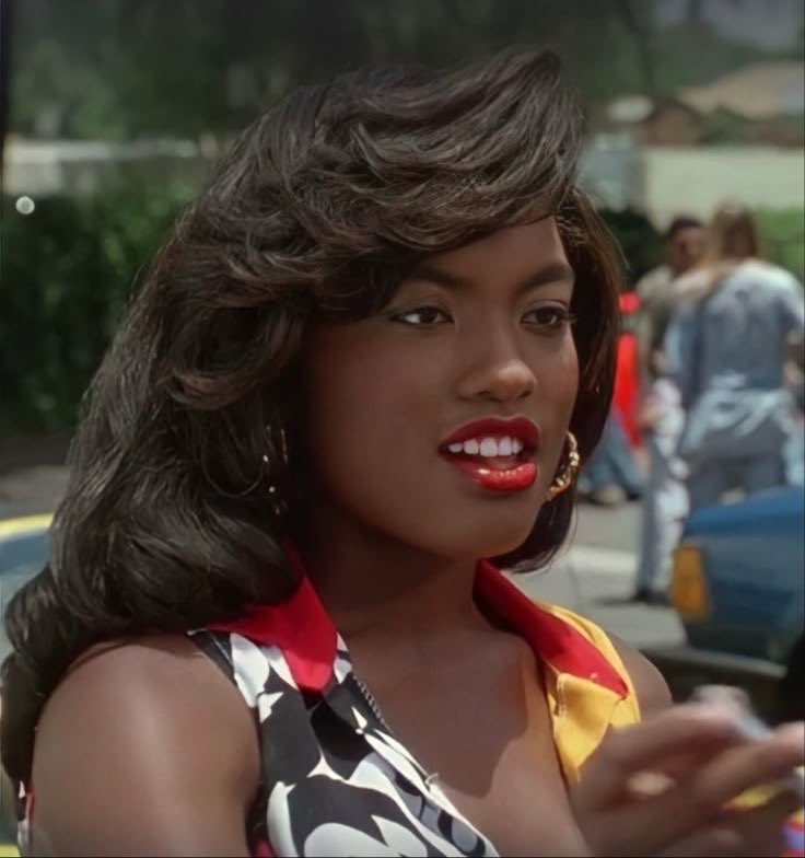 CTRLZIMM's tweet image. Red lipstick always looks so good on darkskin women