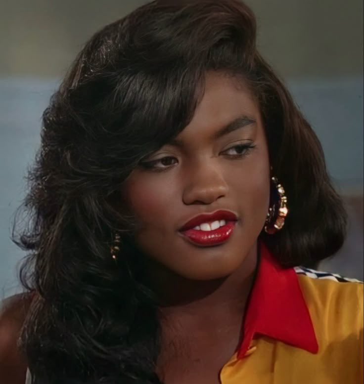 CTRLZIMM's tweet image. Red lipstick always looks so good on darkskin women