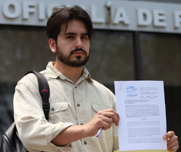 𝖁𝖊𝖗ó𝖓𝖎𝖈𝖆 𝕯𝖊𝖒𝖔𝖓𝖎𝖆 (@taller2006) on Twitter photo El IEE de Chihuahua inició una averiguación contra el director de Defensorxs ,<a href="/MiguelMezaC/">Miguel Alfonso Meza</a> por violencia de género contra la abogada Silvia Delgado.
Para ello META le proporcionó sus datos personales a dicha abogada... Es decir, le dieron sus datos personales al crimen El IEE de Chihuahua inició una averiguación contra el director de Defensorxs ,<a href="/MiguelMezaC/">Miguel Alfonso Meza</a> por violencia de género contra la abogada Silvia Delgado.
Para ello META le proporcionó sus datos personales a dicha abogada... Es decir, le dieron sus datos personales al crimen