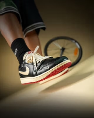 JustFreshKicks tweet media