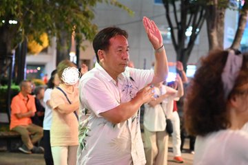 枝野幸男 立憲民主党 埼玉5区 衆議院議員 (@edanoyukio0531) on Twitter photo #おはようございます枝野幸男です
昨日23日㈯は地元のお祭りを9ヶ所ほど
西区では #くまがい裕人 参議院議員
北区と大宮区では #高木まり 参議院議員
北区では #小川ひさし 県議会議員
大宮区では #西山さちよ 市議会議員
と
最後の写真はあきさん<a href="/pikapanchi804/">( ˘ω˘ )スヤァ…あきだよ@ブレずに前へ!</a>
から
いつもありがとうございます #おはようございます枝野幸男です
昨日23日㈯は地元のお祭りを9ヶ所ほど
西区では #くまがい裕人 参議院議員
北区と大宮区では #高木まり 参議院議員
北区では #小川ひさし 県議会議員
大宮区では #西山さちよ 市議会議員
と
最後の写真はあきさん<a href="/pikapanchi804/">( ˘ω˘ )スヤァ…あきだよ@ブレずに前へ!</a>
から
いつもありがとうございます