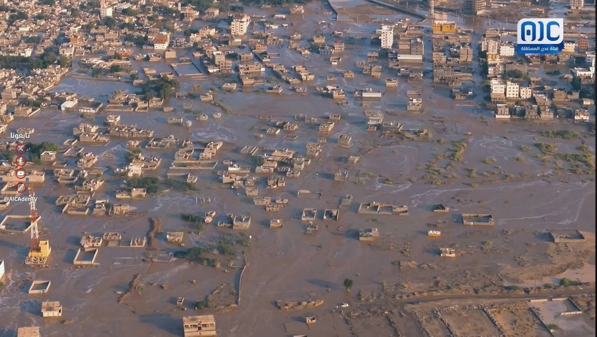 ما حصل في حسوة عدن كارثة بكل ما تعنيه الكلمة، وتتحمل الحكومة كامل المسؤولية. كيف سمحتم للناس أن يبنوا في مجرى السيل؟ إما أن تمنعوهم أو تقوموا بواجبكم في تأمينهم.