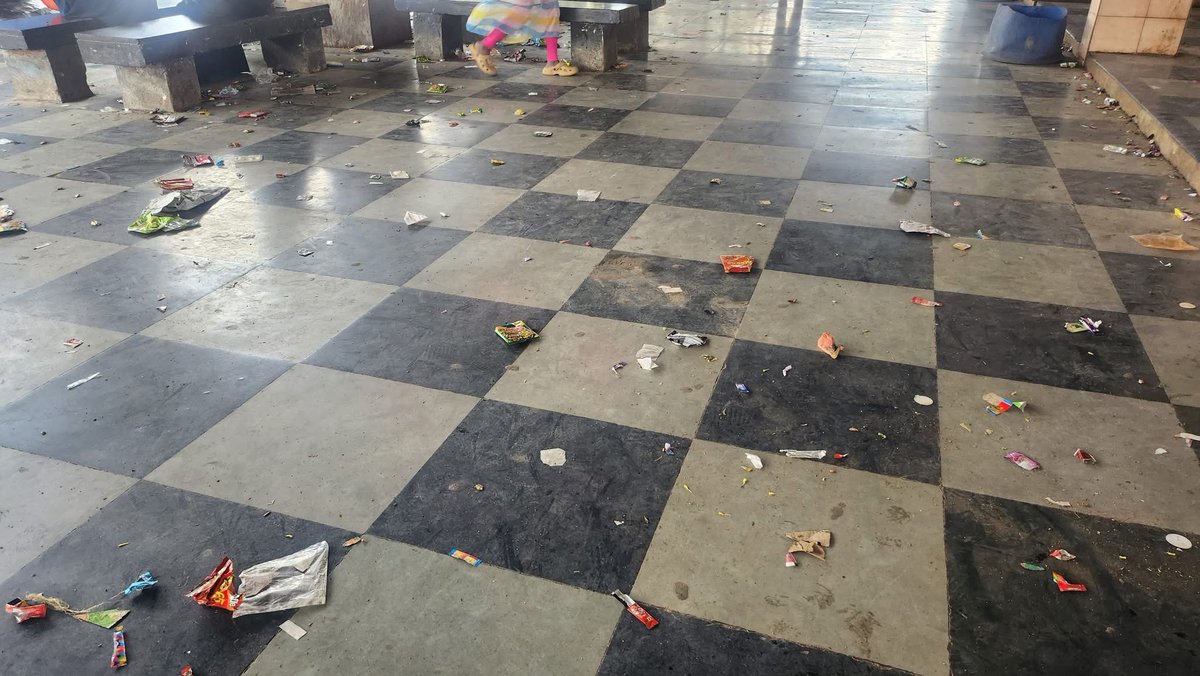 nhracacb's tweet photo. The condition of Haliyal Bus Stand (Karnataka) is unacceptable – filth &amp; garbage everywhere, risking health &amp; dignity of passengers.

@KSRTC_Journeys @dcuttarakannada @KarnatakaVarthe – this negligence is a shame. Immediate cleaning &amp; strict accountability must be enforced. https://t.co/9cuNPqtac9