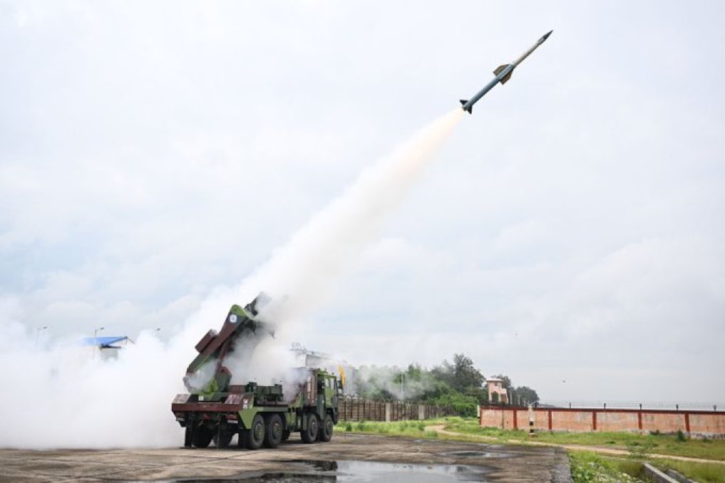 DD Vaishnav ЁЯЗоЁЯЗ│ (@dd_vaishnav) on Twitter photo DRDO рдиреЗ рдХрд▓ рдУрдбрд┐рд╢рд╛ рдХреЗ рддрдЯ рдкрд░ рдПрдХреАрдХреГрдд рд╡рд╛рдпреБ рд░рдХреНрд╖рд╛ рд╣рдерд┐рдпрд╛рд░ рдкреНрд░рдгрд╛рд▓реА (IADWS) рдХрд╛ рдкрд╣рд▓рд╛ рдЙрдбрд╝рд╛рди рдкрд░реАрдХреНрд╖рдг рдХрд┐рдпрд╛ред IADWS рдПрдХ рдмрд╣реБрд╕реНрддрд░реАрдп рд╡рд╛рдпреБ рд░рдХреНрд╖рд╛ рдкреНрд░рдгрд╛рд▓реА рд╣реИ рдЬрд┐рд╕рдореЗрдВ рд╕реНрд╡рджреЗрд╢реА QRSAM рдФрд░ VSHORADS рдорд┐рд╕рд╛рдЗрд▓реЗрдВ рдФрд░ рдПрдХ рдЙрдЪреНрдЪ рд╢рдХреНрддрд┐ рд╡рд╛рд▓реА рд▓реЗрдЬрд╝рд░ рдЖрдзрд╛рд░рд┐рдд DirectedEnergyWeapon рд╢рд╛рдорд┐рд▓ рд╣реИрдВ: рд░рдХреНрд╖рд╛ рдордВрддреНрд░рд╛рд▓рдп DRDO рдиреЗ рдХрд▓ рдУрдбрд┐рд╢рд╛ рдХреЗ рддрдЯ рдкрд░ рдПрдХреАрдХреГрдд рд╡рд╛рдпреБ рд░рдХреНрд╖рд╛ рд╣рдерд┐рдпрд╛рд░ рдкреНрд░рдгрд╛рд▓реА (IADWS) рдХрд╛ рдкрд╣рд▓рд╛ рдЙрдбрд╝рд╛рди рдкрд░реАрдХреНрд╖рдг рдХрд┐рдпрд╛ред IADWS рдПрдХ рдмрд╣реБрд╕реНрддрд░реАрдп рд╡рд╛рдпреБ рд░рдХреНрд╖рд╛ рдкреНрд░рдгрд╛рд▓реА рд╣реИ рдЬрд┐рд╕рдореЗрдВ рд╕реНрд╡рджреЗрд╢реА QRSAM рдФрд░ VSHORADS рдорд┐рд╕рд╛рдЗрд▓реЗрдВ рдФрд░ рдПрдХ рдЙрдЪреНрдЪ рд╢рдХреНрддрд┐ рд╡рд╛рд▓реА рд▓реЗрдЬрд╝рд░ рдЖрдзрд╛рд░рд┐рдд DirectedEnergyWeapon рд╢рд╛рдорд┐рд▓ рд╣реИрдВ: рд░рдХреНрд╖рд╛ рдордВрддреНрд░рд╛рд▓рдп