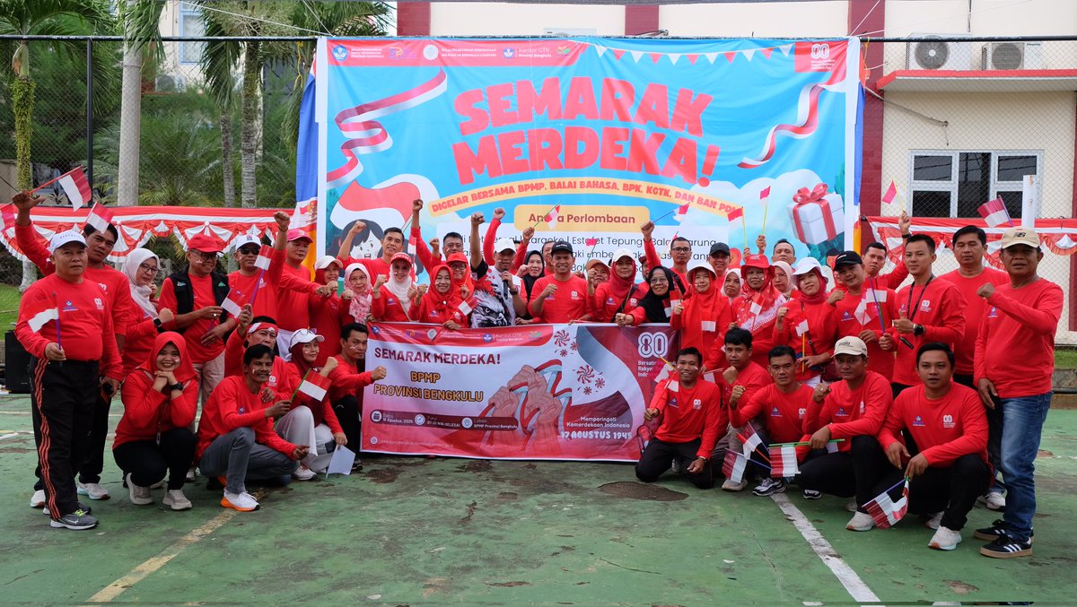 BpmpBengkulu's tweet image. ✨ Momen Semarak yang Tak Terlupakan ✨
Pembukaan Semarak Merdeka HUT ke-80 RI Tahun 2025 berlangsung meriah di Bengkulu! 

#SemarakMerdeka80 #HUTRI80 #BengkuluBerkolaborasi #BanggaMelayaniBangsa #BPMPBengkulu #BalaiBahasaBengkulu #BPKWilayahVII #KGTKBengkulu #BANPDMBengkulu