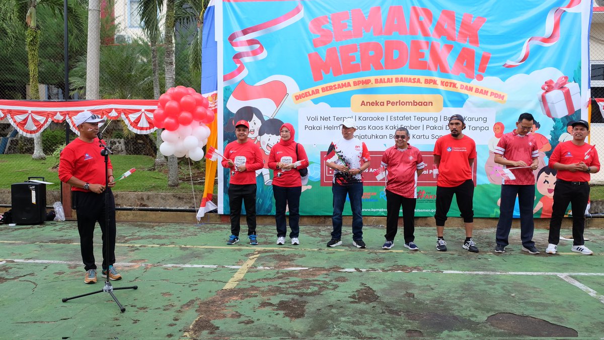 BpmpBengkulu's tweet image. ✨ Momen Semarak yang Tak Terlupakan ✨
Pembukaan Semarak Merdeka HUT ke-80 RI Tahun 2025 berlangsung meriah di Bengkulu! 

#SemarakMerdeka80 #HUTRI80 #BengkuluBerkolaborasi #BanggaMelayaniBangsa #BPMPBengkulu #BalaiBahasaBengkulu #BPKWilayahVII #KGTKBengkulu #BANPDMBengkulu