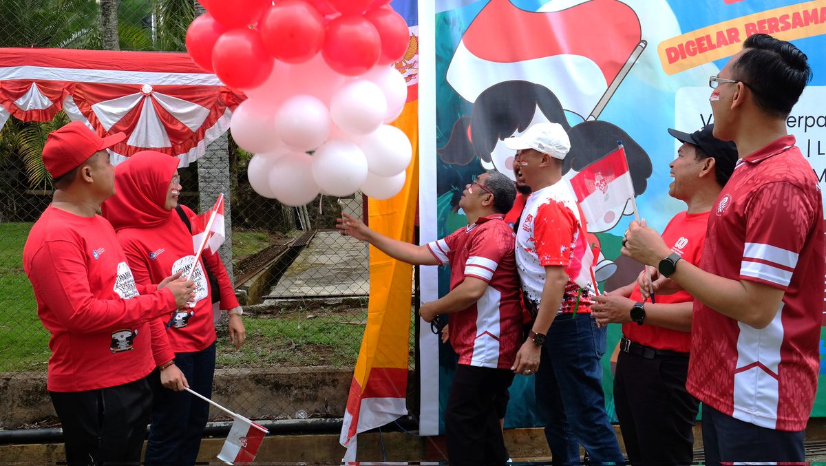 BpmpBengkulu's tweet image. ✨ Momen Semarak yang Tak Terlupakan ✨
Pembukaan Semarak Merdeka HUT ke-80 RI Tahun 2025 berlangsung meriah di Bengkulu! 

#SemarakMerdeka80 #HUTRI80 #BengkuluBerkolaborasi #BanggaMelayaniBangsa #BPMPBengkulu #BalaiBahasaBengkulu #BPKWilayahVII #KGTKBengkulu #BANPDMBengkulu