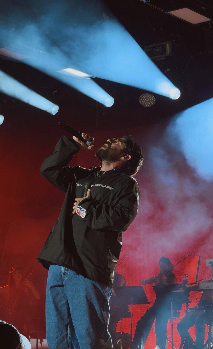 monicajoyy's tweet photo. pictures of jon bellion you’ve never seen bc i took them at 1 big show night two https://t.co/Cpq5WZY2uL