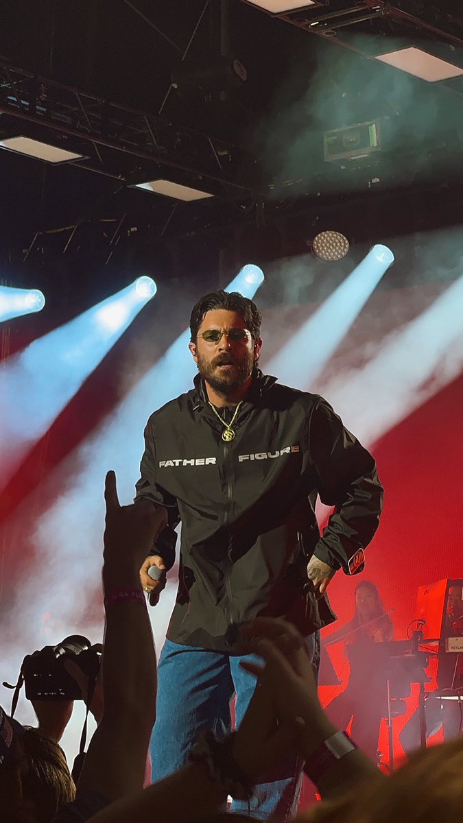 monicajoyy's tweet photo. pictures of jon bellion you’ve never seen bc i took them at 1 big show night two https://t.co/Cpq5WZY2uL