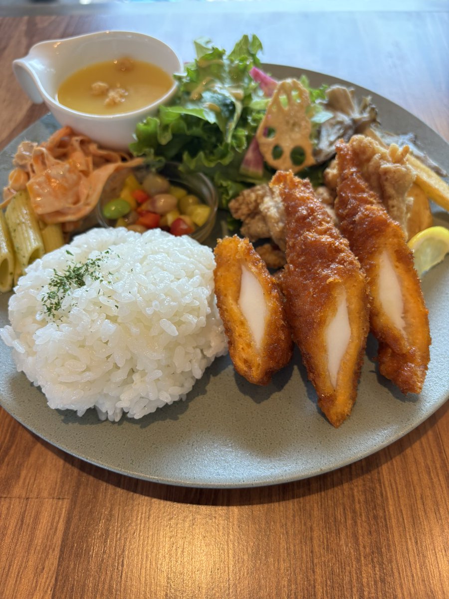 せっかく西尾に来たので、ランチはイカフライのレモン煮
結構レモン味がしっかりしていて、クセになりそうな美味しさでした
ごちそうさまでしたー🦑🍋