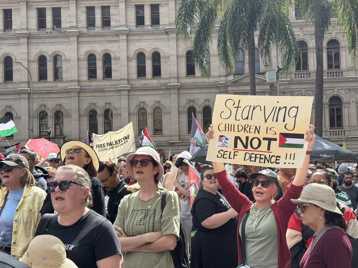 Tobi Loftus (@tobiloftus) on Twitter photo Tens of thousands of people have turned out at a pro-Palestinian rally in Brisbane today. Police say about 10,000 have attended, organisers say the number is higher, at about 50,000. Tens of thousands of people have turned out at a pro-Palestinian rally in Brisbane today. Police say about 10,000 have attended, organisers say the number is higher, at about 50,000.