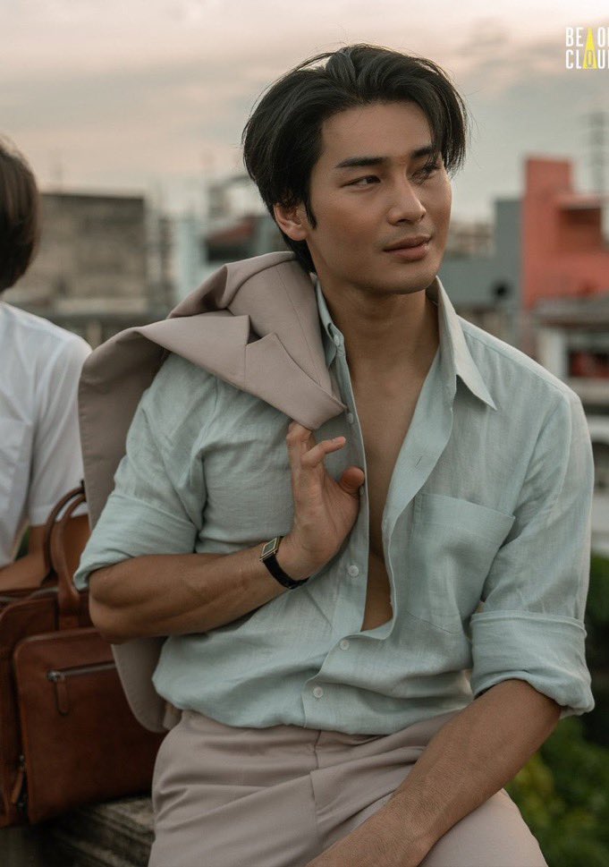 apopresent's tweet photo. ขอถอนคำพูด 55555
ฮีดุมากอยู่เด้อ ภายใต้ความนิ่งสุขุม ฮียึดมั่นในการตัดสินใจของตัวเองมาก ไม่โลเลเลย พอรู้ตัวว่าชอบธันวาก็ถามตรงๆถึงสถานะ ในพาร์ทความเป็นครู เด็กๆเถียง แสดงความไม่เคารพก็สอนและเปิดใจรับฟังความเห็น แถมยังเป็นห่วงเด็กๆด้วย พิตฤณเท่เข้าไปใหญ่ รักมาก 
#ShineEP4 ⭐️💛✨ https://t.co/IcKBMszUWX