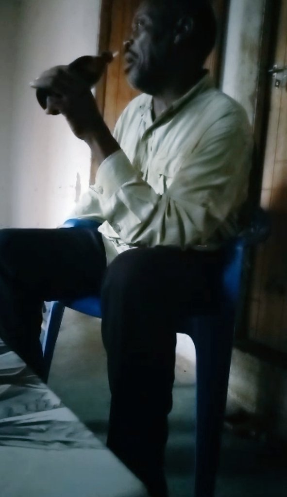 Nyakubahwa Min <a href="/DrDamascene/">Dr. Jean Damascene BIZIMANA</a>,

Ikindi uyu Sibomana ubu arimo kubundabunda i Bugande mu nkambi y'impunzi ya Kyaka II mu gace kayo ka Sweswe yabuze ayo amira nayo acira nyuma yo kumenya ko ibye byatangiye kujya ahabona.

Uretse umuhungu we kuza kutubwanukaho,yahunze iki?