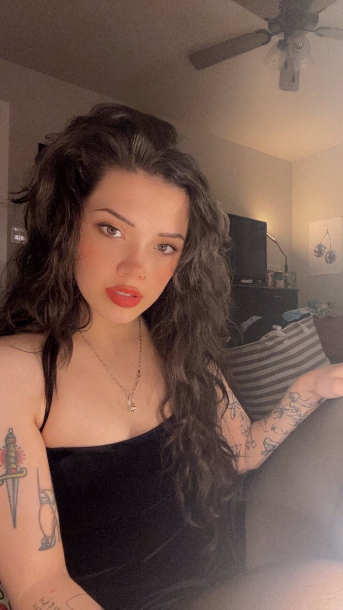 mostlykayla's tweet image. Nothin sweeter than my honey 🍯