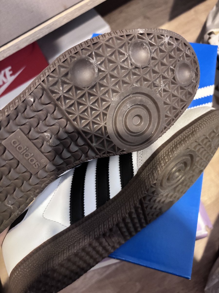 smileysold's tweet photo. ขาย adidas samba og ส่งต่อ 2,000 บาทส่งฟรี ราคาเต็ม 3,800
ของแท้ซื้อจากช้อปเซ็นทรัลลาดพร้าว เคยใส่ 2-3 ครั้ง สภาพตามรูป

#ส่งต่อรองเท้าผ้าใบ #ส่งต่อรองเท้าadidas #ส่งต่อadidas #รองเท้าผ้าใบมือสอง #รองเท้าผ้าใบมือสองของแท้ #รองเท้าadidas #รองเท้ามือ2 #ส่งต่อรองเท้ามือสอง https://t.co/qKFZAhICFQ