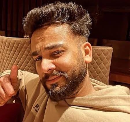 A Humble Request to the #ElvishArmy
— Please don’t give hate to anyone “1st”.
If you don’t like someone personally, then create a backup &amp; do whatever you want to do — not from your main.

If you do firstly then it’s not good for #ElvishYadav Bhai.

Be united.💛🔥