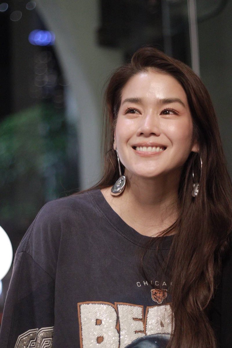 เธอรู้ไหมทำไมทานตะวันมองแค่พระอาทิตย์🌻

(CR; คุณแอดมิน 🥹)

( #กบพิมลรัตน์ #kobpimolrat )