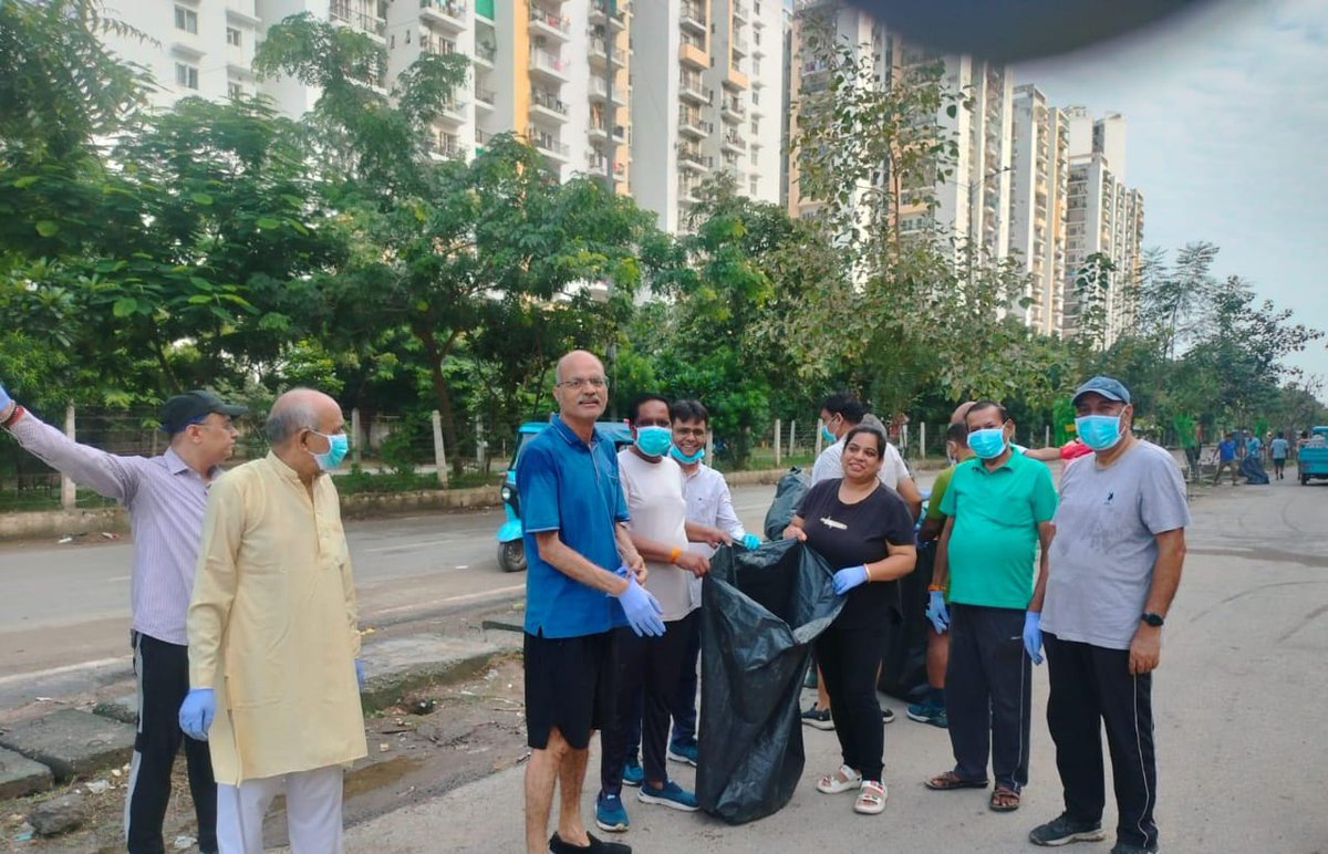 निवासियों ने खुद उठाई सफाई की जिम्मेदारी

ग्रेटर नोएडा वेस्ट में अजनारा होम्स सोसायटी के निवासियो ने खुद से उठाई सफाई की कमान। 

सोसायटी के आसपास महीनों से सफाई करने के लिए <a href="/OfficialGNIDA/">Greater Noida Industrial Development Authority</a> से निवासी कर रहे थे मांग, लेकिन नहीं हुई सुनवाई।

लोगों ने खुद एकत्र होकर सफाई शुरू की।