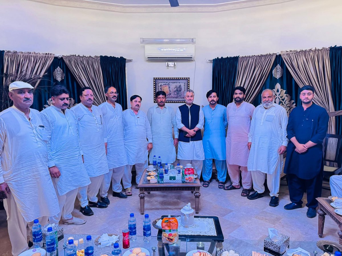 الیکشن کمپین این اے 66 
 
امیدوار برائے قومی اسمبلی بلال فاروق تارڑ کی سید نگر میں چوہدری سہیل بشیر بھنڈر صاحب سے ملاقات
<a href="/bilaltarar/">Bilal Farooq Tarar</a>

#NA66 #PP36 #ByElection #PMLN