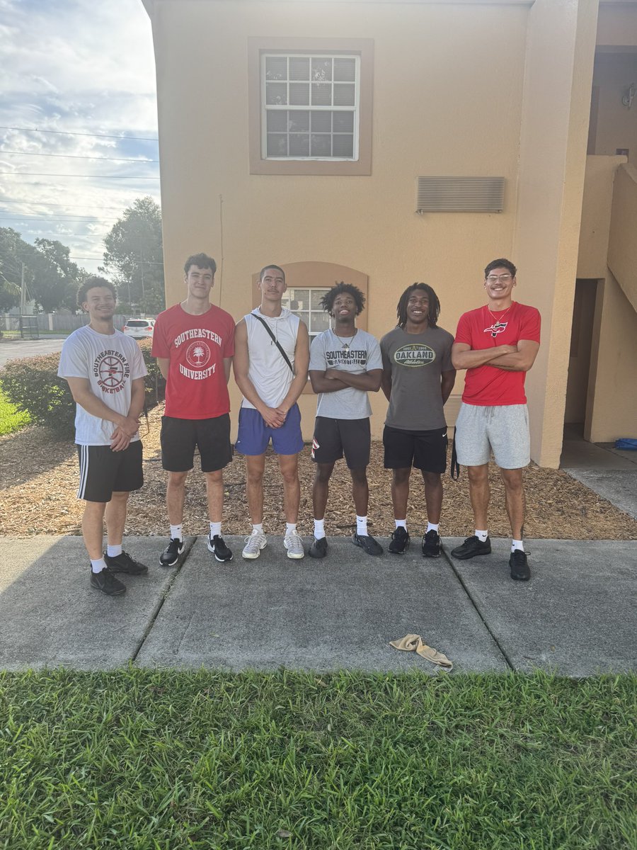 Eventful Saturday for the squad!

-Brought the juice for alum Jeremy Oppenheimer skill session tonight

-Assisted with campus move-in this morning

#LiveLast 🔥🔥