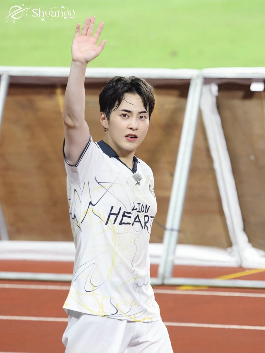 #xiumin #김민석 
#시우민 #シウミン
<a href="/XIUMIN_INB100/">XIUMIN_official</a>