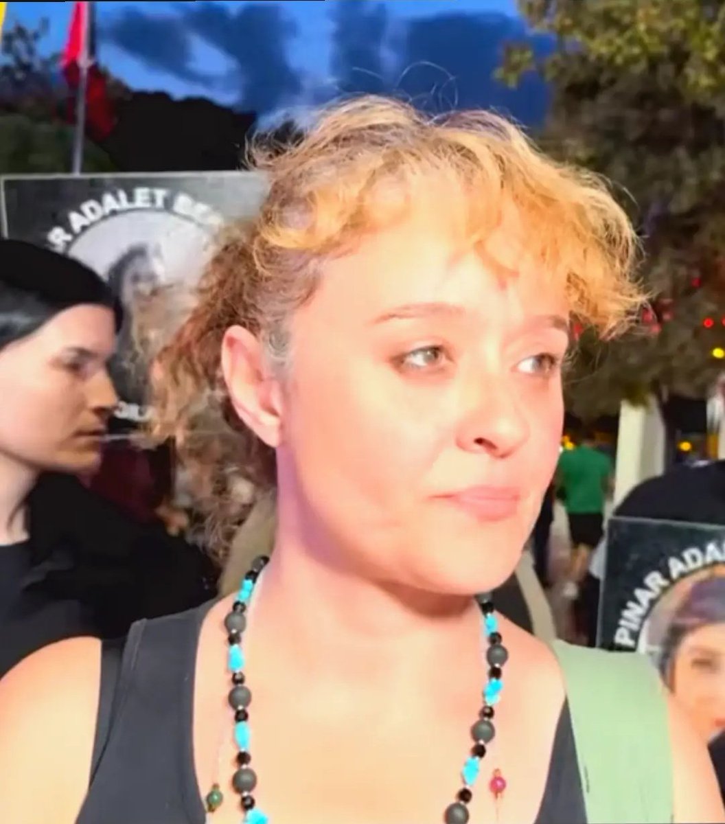 Ciddiyim bak, bu kadından korkun.! Dünyayı ayağa kaldırdı, binlerce acılı aileye umut oldu. Yasemin Anne artık sadece bir anne değil, Adaletin öncüsü..