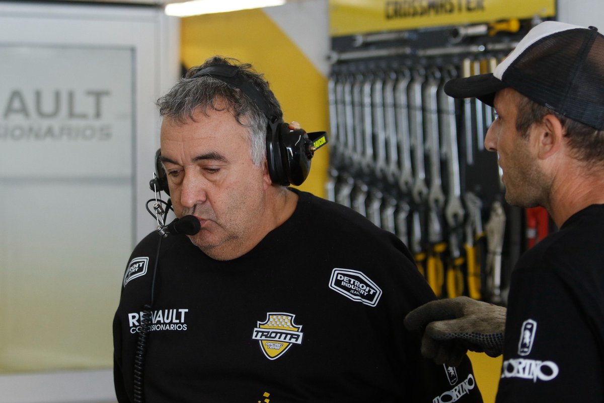 El equipo marcó la diferencia

<a href="/nachofain/">polo⚡️</a>  y <a href="/FacuChapur/">Facu Chapur</a>  integrarán la primera y tercera serie que disputará este domingo el #TCenBuenosAires, tras una jornada cargada de inconvenientes el equipo logró salir adelante 
👉 facebook.com/asoccrenaultar… 👀