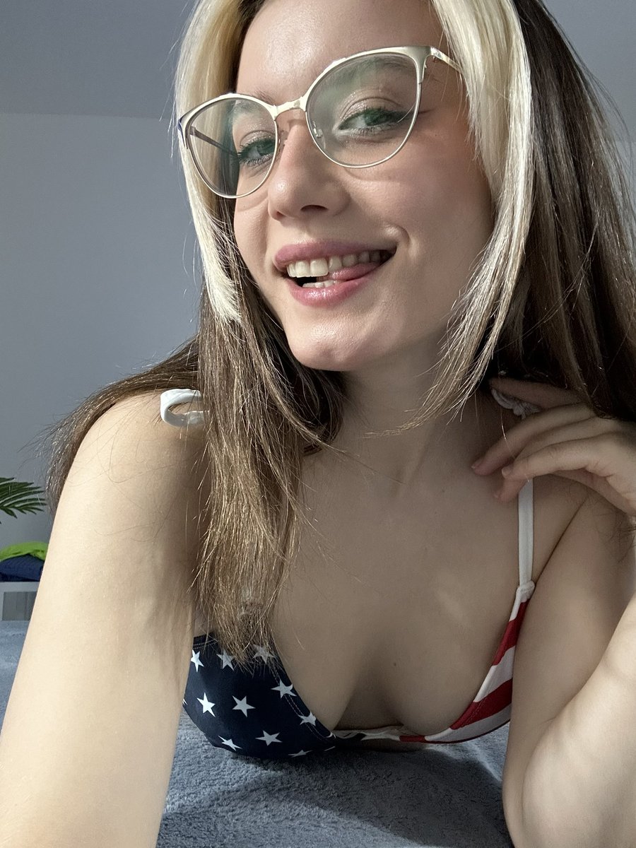 ViBaby61's tweet photo. Just made dick rating video for my customer 😍😍😍

If you want one of these, you can text me ⬇️ 

https://t.co/LXAhrETJGv https://t.co/k0XYrsyn0y